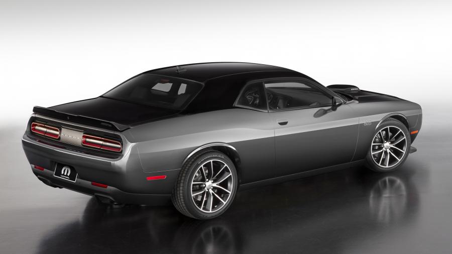  Dodge Challenger by Mopar 2017 года  (фото 10 из 25)
